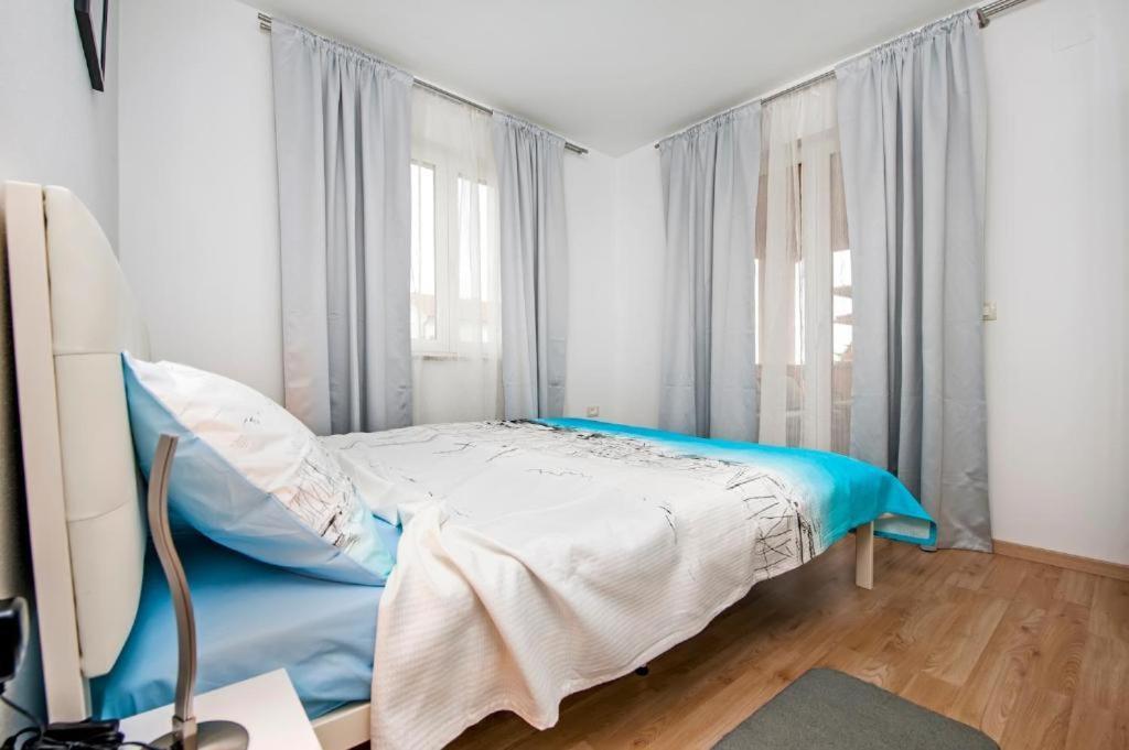 Aria Room And Apartmant Fuga Ровінь Екстер'єр фото