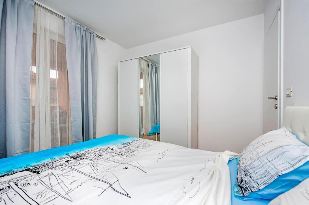 Aria Room And Apartmant Fuga Ровінь Екстер'єр фото