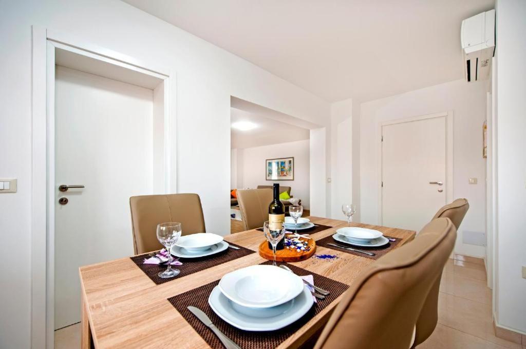 Aria Room And Apartmant Fuga Ровінь Екстер'єр фото