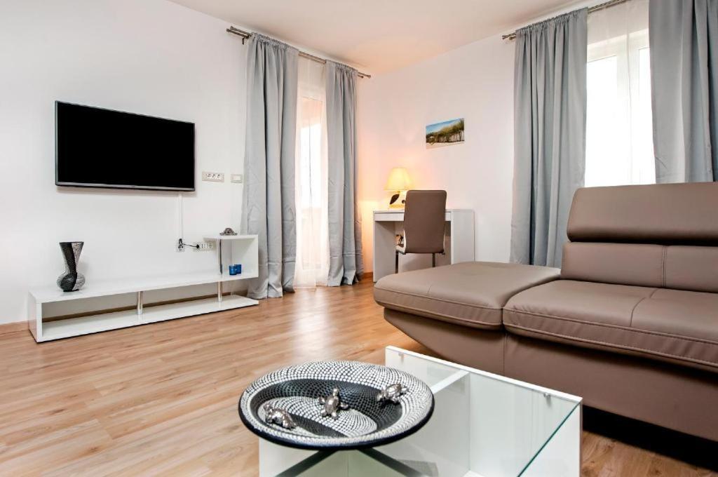 Aria Room And Apartmant Fuga Ровінь Екстер'єр фото