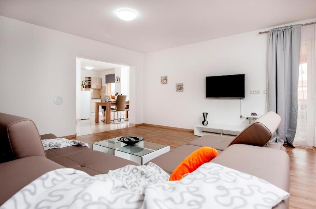 Aria Room And Apartmant Fuga Ровінь Екстер'єр фото