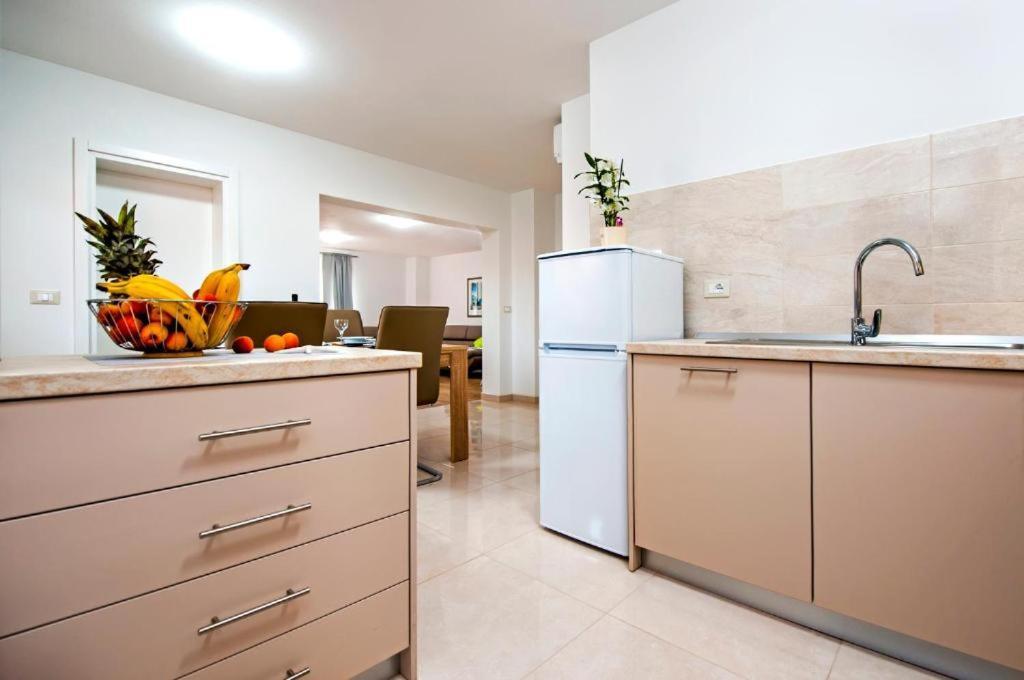 Aria Room And Apartmant Fuga Ровінь Екстер'єр фото