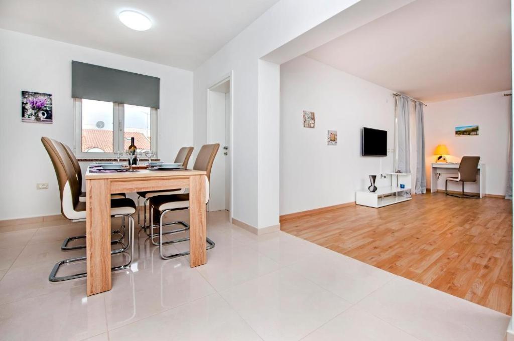 Aria Room And Apartmant Fuga Ровінь Екстер'єр фото
