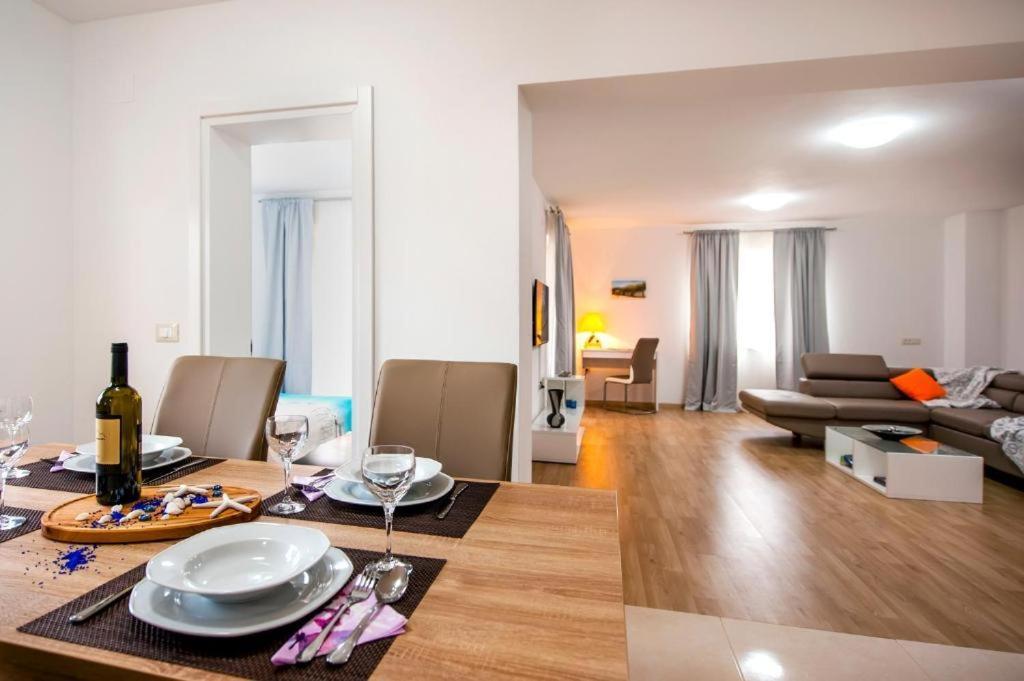 Aria Room And Apartmant Fuga Ровінь Екстер'єр фото