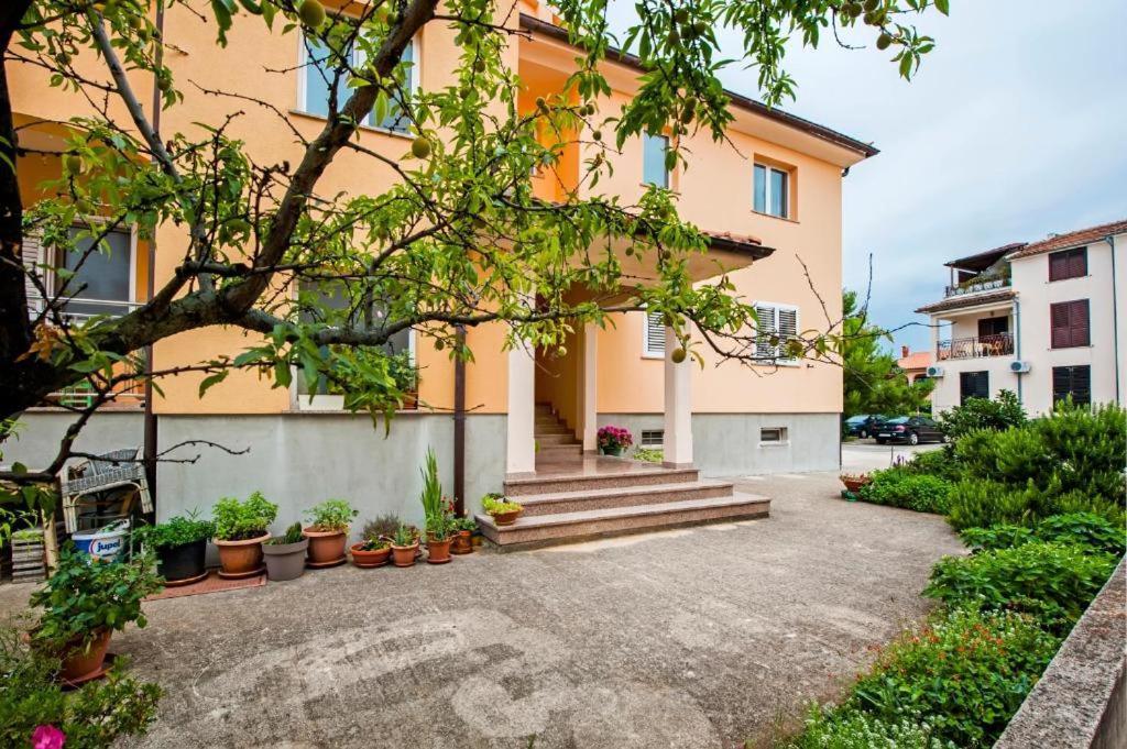 Aria Room And Apartmant Fuga Ровінь Екстер'єр фото